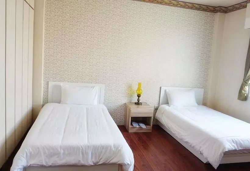 پانسیون Red Roof B&b