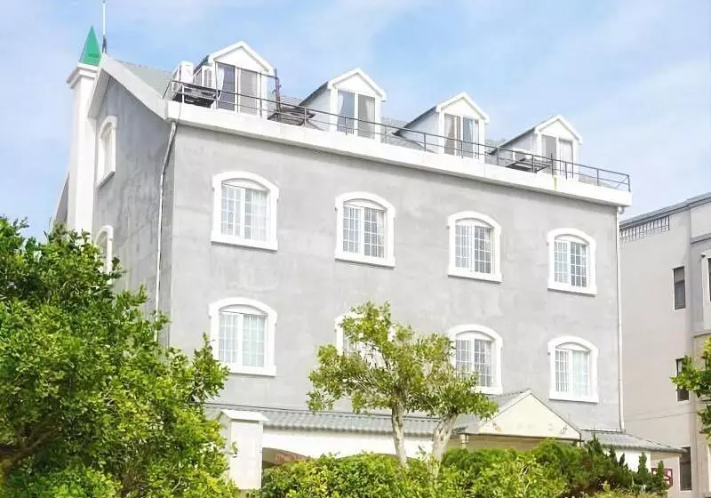 پانسیون Red Roof B&b