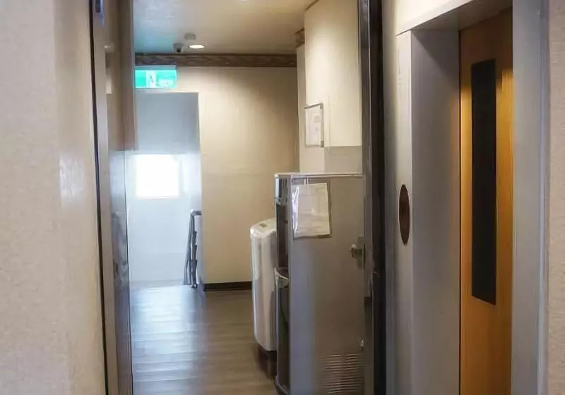 پانسیون Red Roof B&b