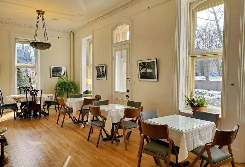 هتل Governor S Mansion Inn
