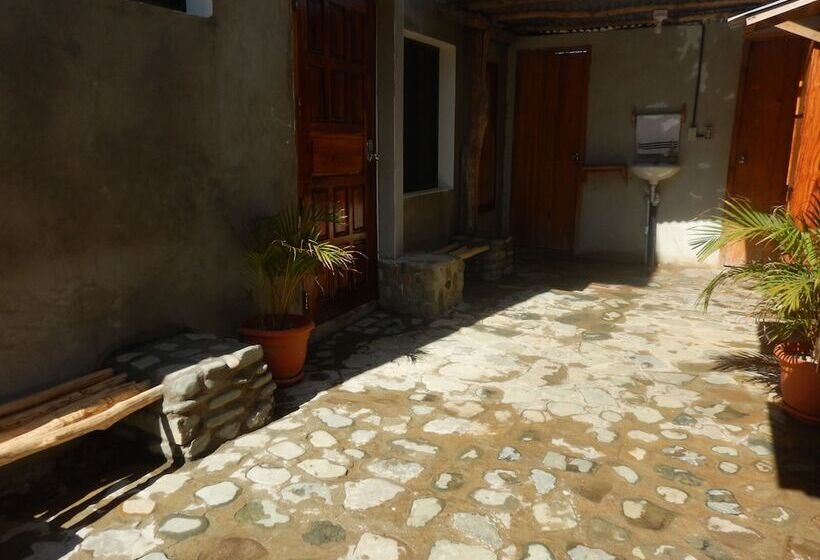 هتل Hostal Cafecerveza