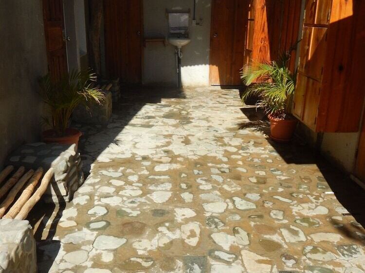 هتل Hostal Cafecerveza