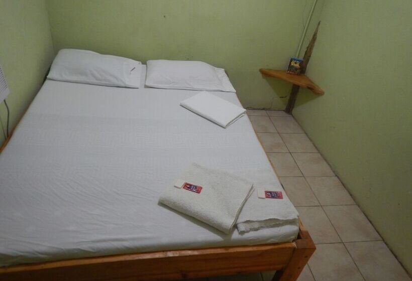 هتل Hostal Cafecerveza