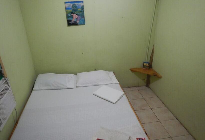 هتل Hostal Cafecerveza