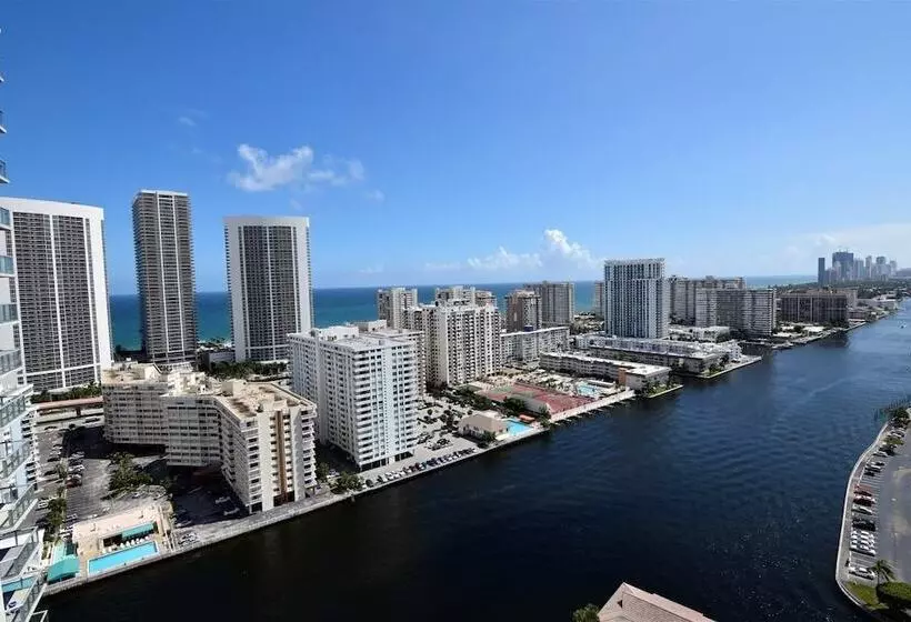 Hotelli Ocean & Bay View Residence 1 Bed 1 Bath @ Beachwalk