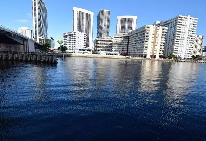 Hotelli Ocean & Bay View Residence 1 Bed 1 Bath @ Beachwalk