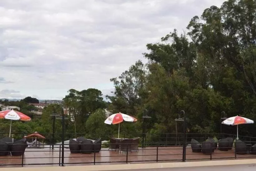 هتل Red Island Inn