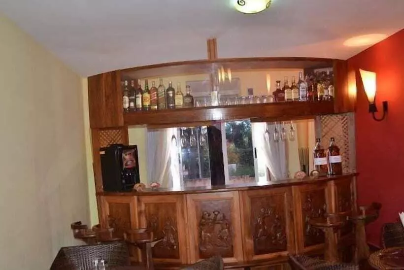 هتل Red Island Inn