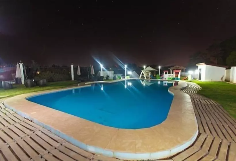 هتل Red Island Inn