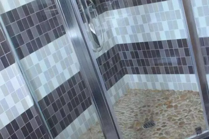 هتل Red Island Inn