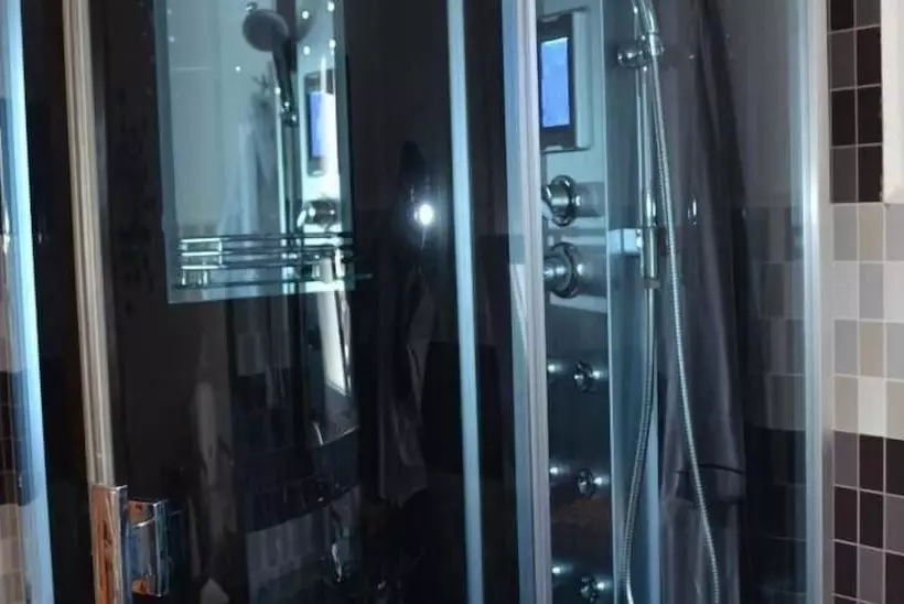 هتل Red Island Inn