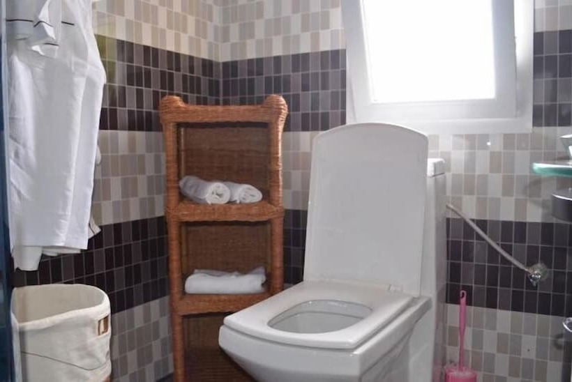 هتل Red Island Inn