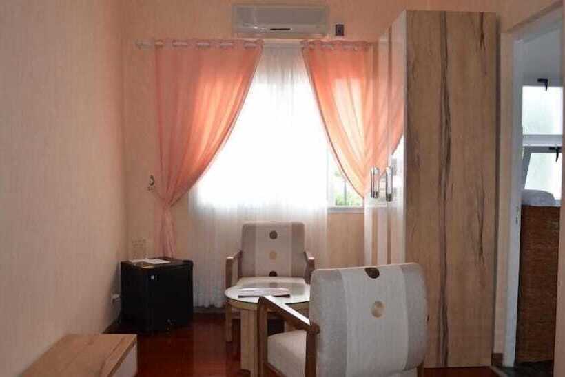 هتل Red Island Inn