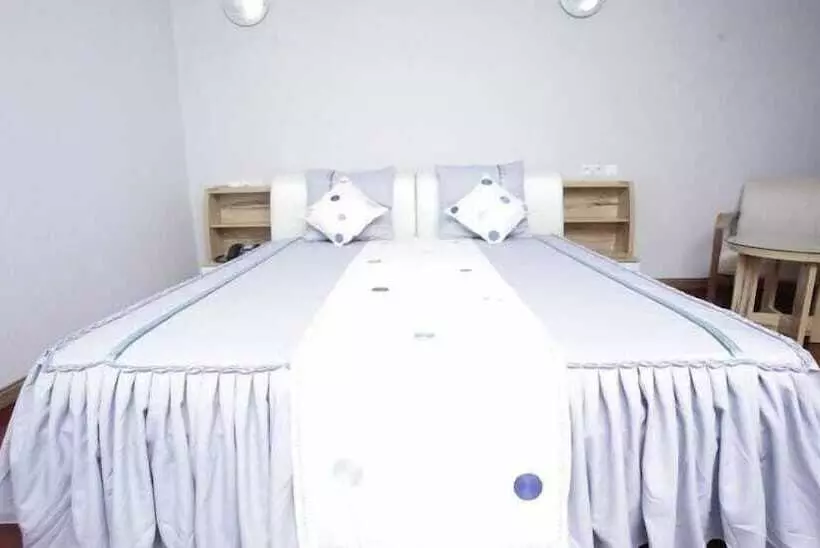 هتل Red Island Inn