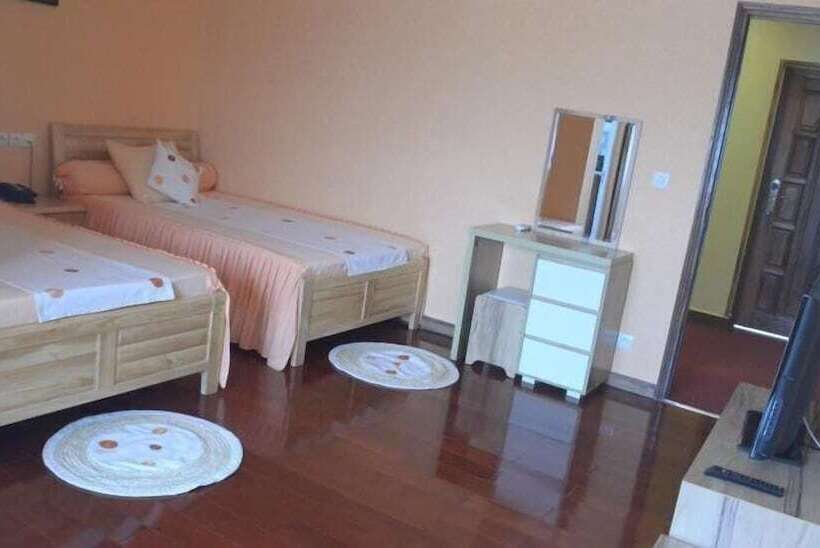 هتل Red Island Inn