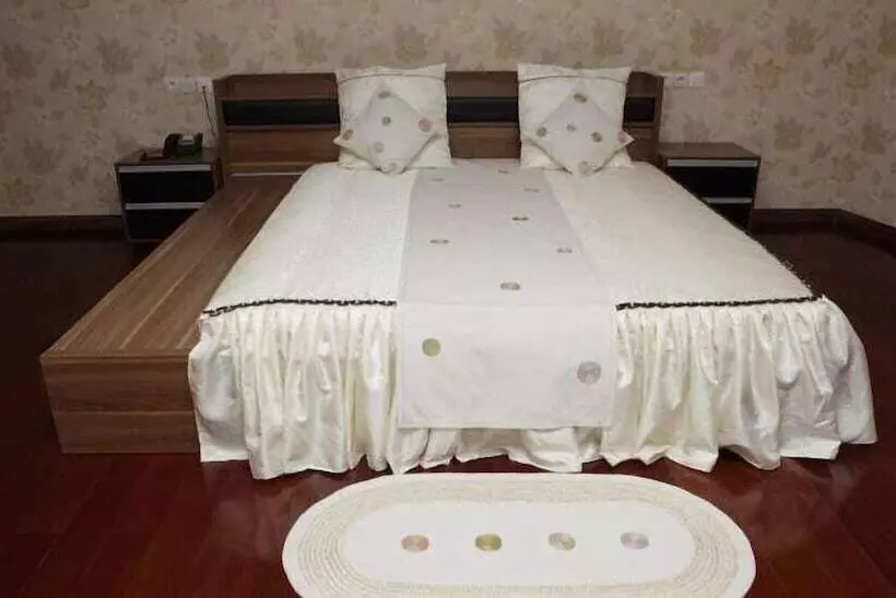 هتل Red Island Inn