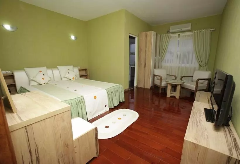 هتل Red Island Inn