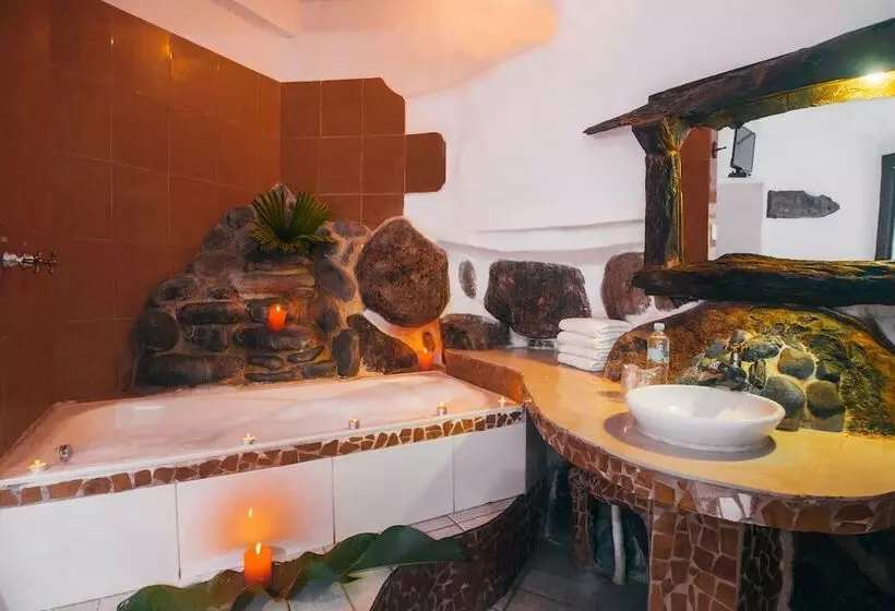 Hotelli Kashama Eco Resort Y Spa