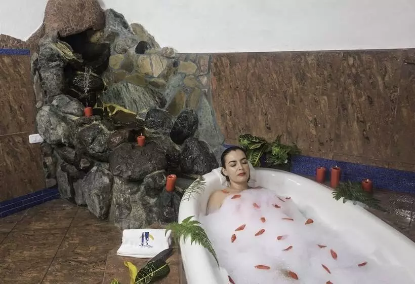 Hotelli Kashama Eco Resort Y Spa