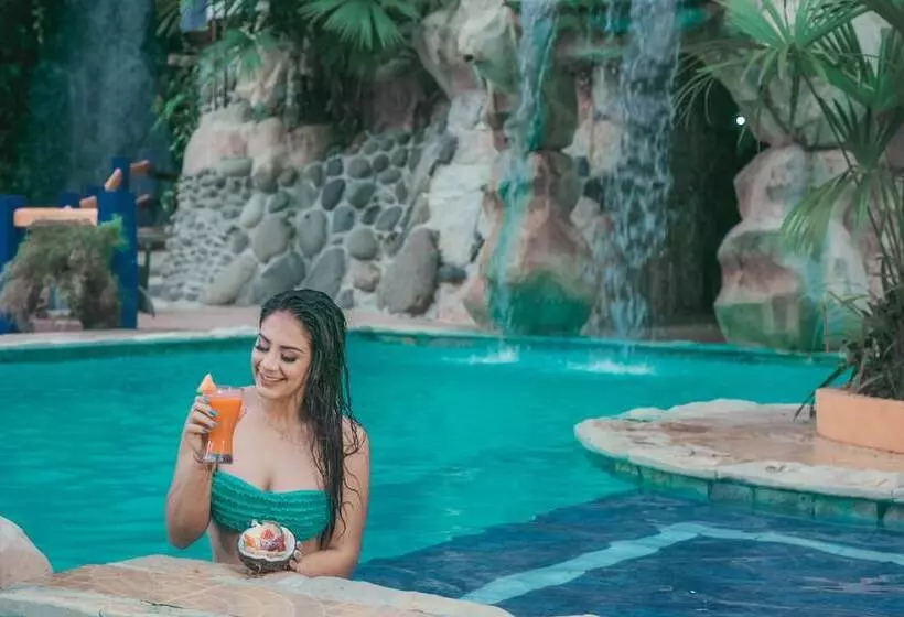 Hotelli Kashama Eco Resort Y Spa