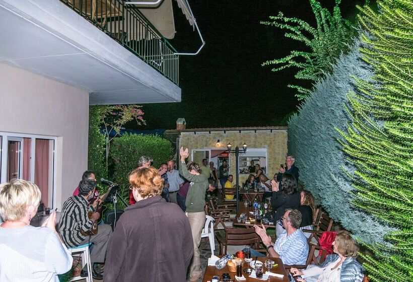 Отель Nostos Apartments