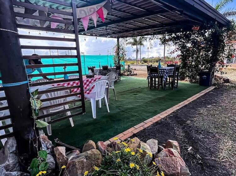 ホテル Parador La Mesa Redonda