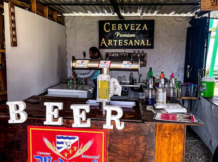 ホテル Parador La Mesa Redonda