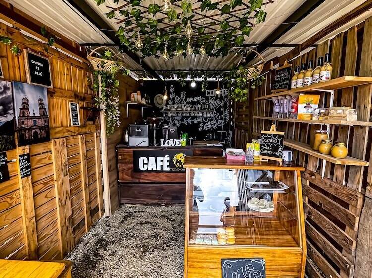 ホテル Parador La Mesa Redonda