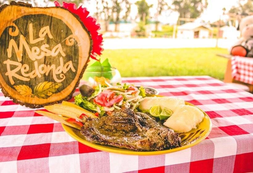 ホテル Parador La Mesa Redonda