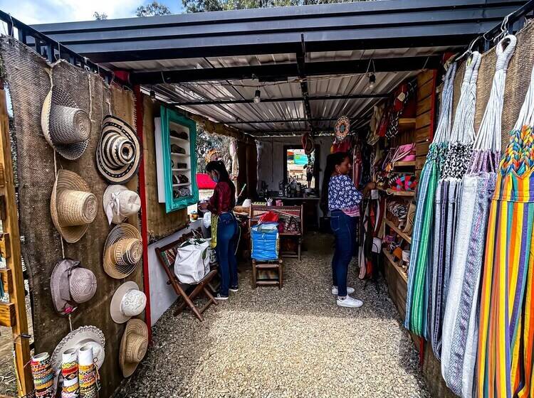 ホテル Parador La Mesa Redonda