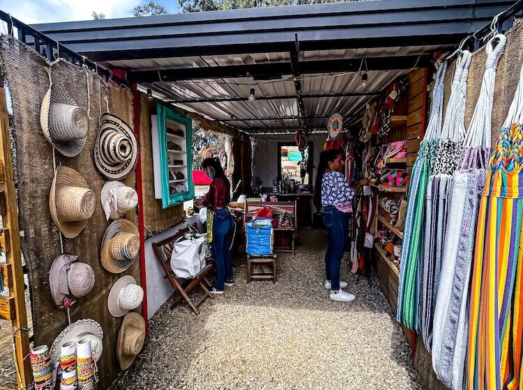 ホテル Parador La Mesa Redonda