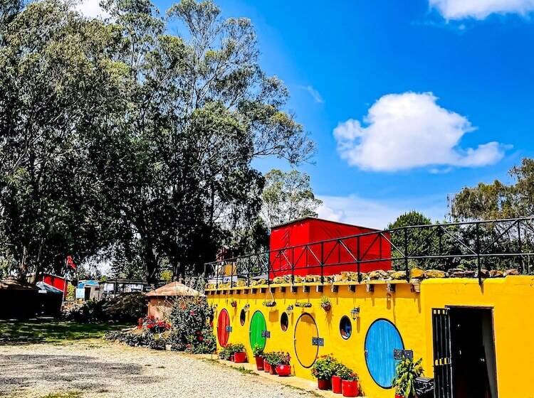 ホテル Parador La Mesa Redonda