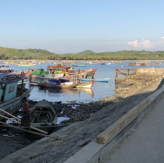 هتل Sea Breeze Lodge Ngapali