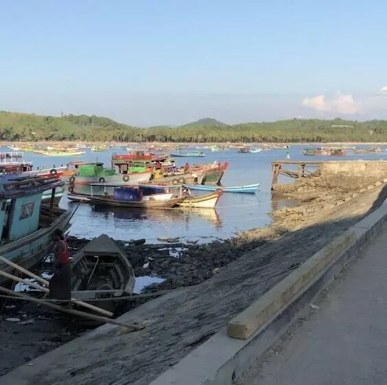 هتل Sea Breeze Lodge Ngapali