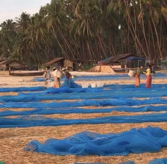 هتل Sea Breeze Lodge Ngapali