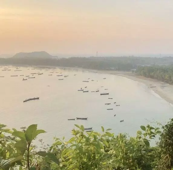 هتل Sea Breeze Lodge Ngapali