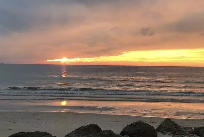 هتل Sea Breeze Lodge Ngapali