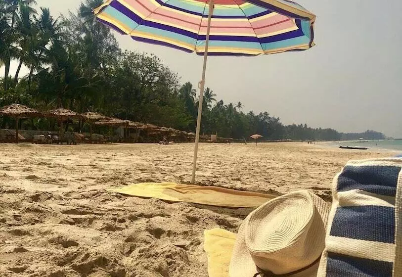 هتل Sea Breeze Lodge Ngapali