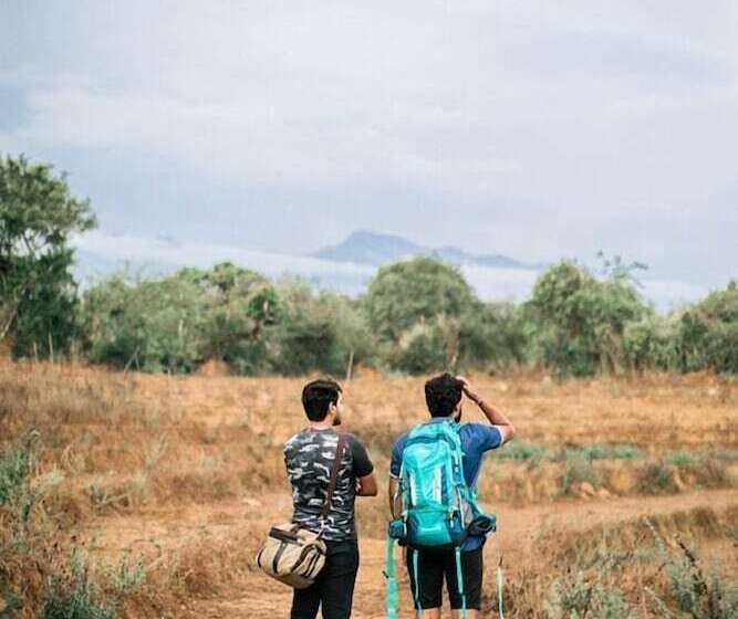 בית מלון כפרי Tropicalfolks Campers Lodge