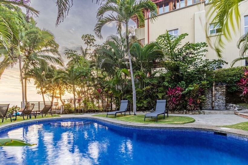 Ola Bonita Beachfront Apart