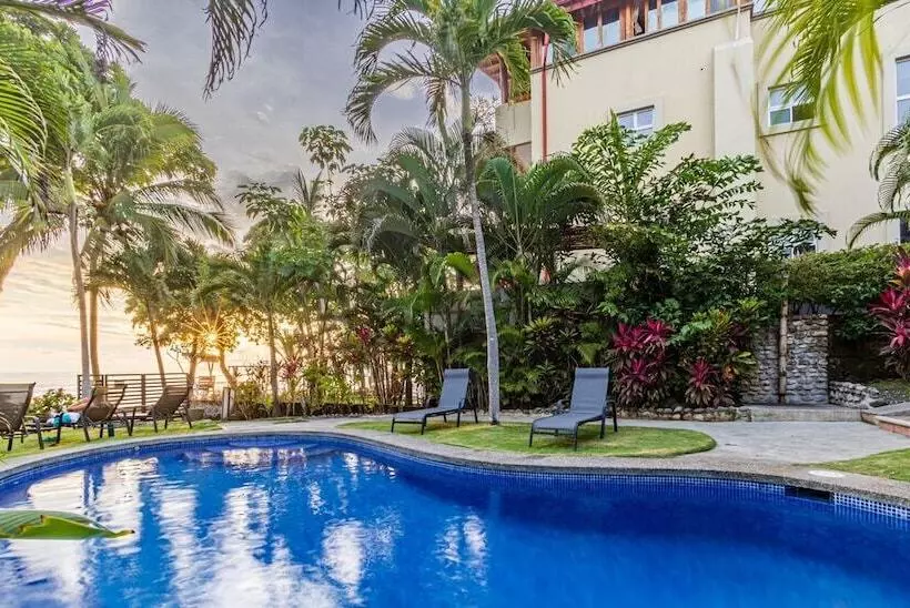 Ola Bonita Beachfront Apart