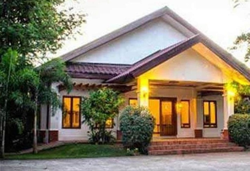 Farmhouse Hotel & Cafe