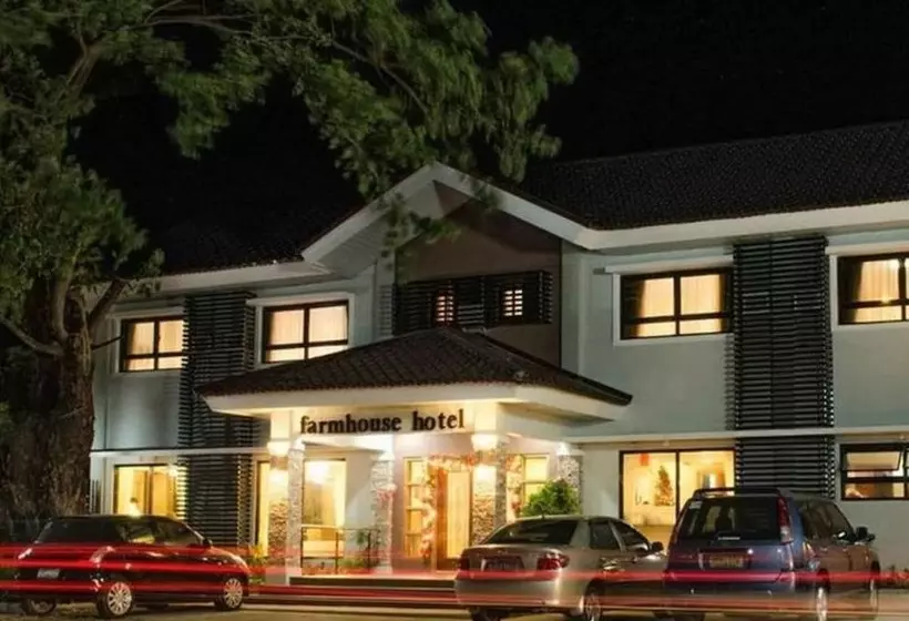 Farmhouse Hotel & Cafe
