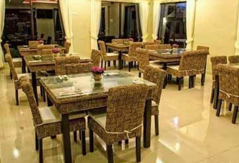 Farmhouse Hotel & Cafe