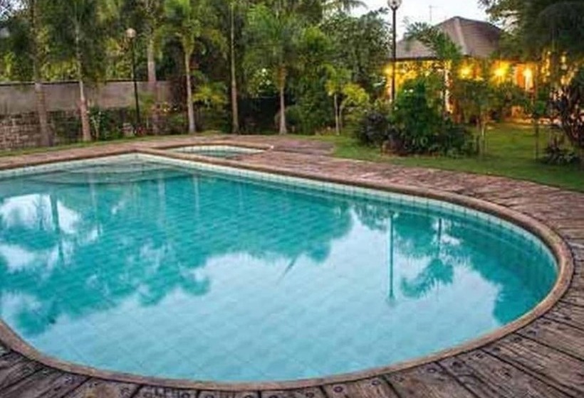 Farmhouse Hotel & Cafe