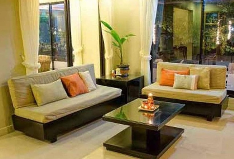 Farmhouse Hotel & Cafe