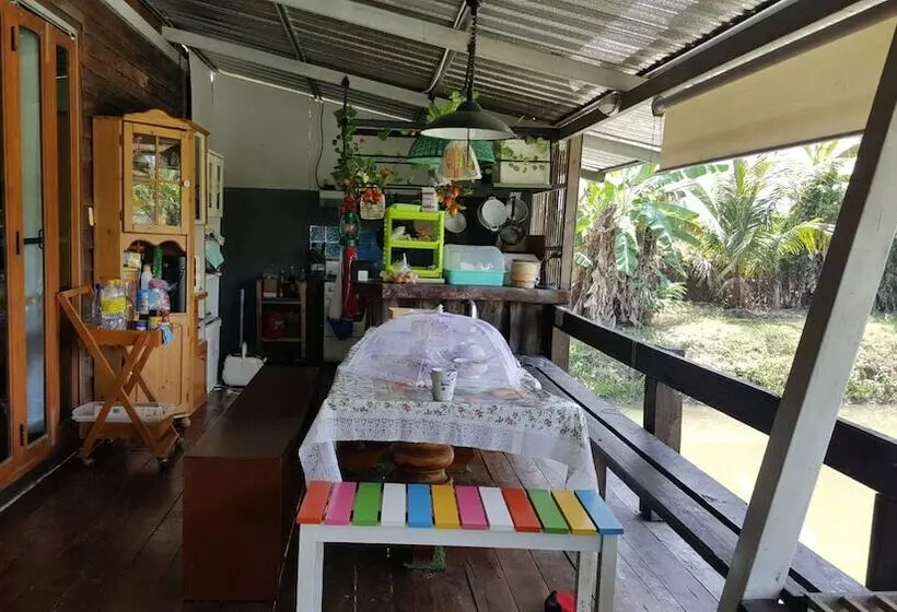 Majatalo Baan Aunjai Homestay