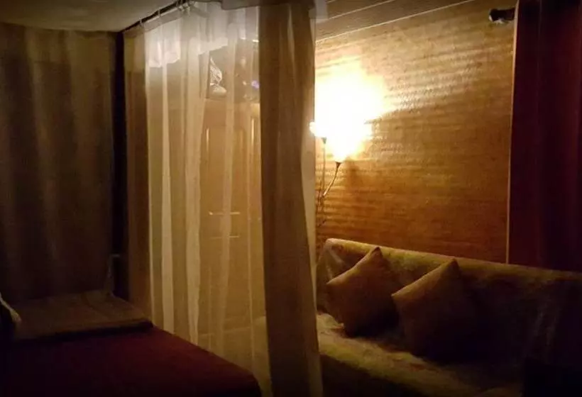 Majatalo Baan Aunjai Homestay