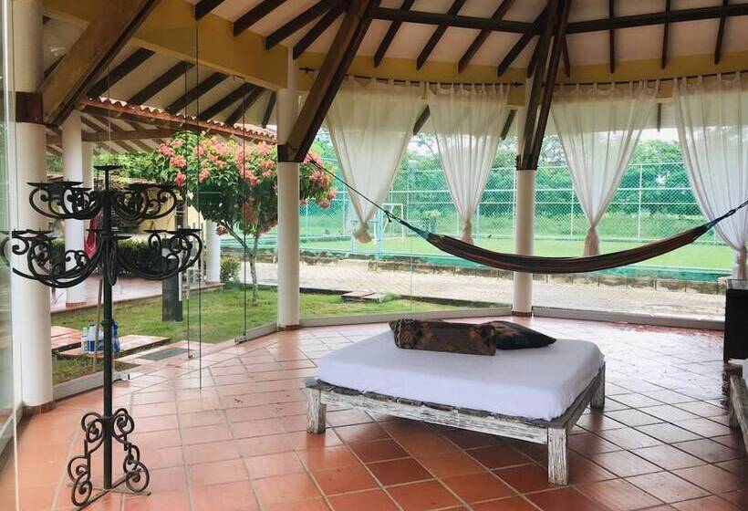 پانسیون Equilibrio