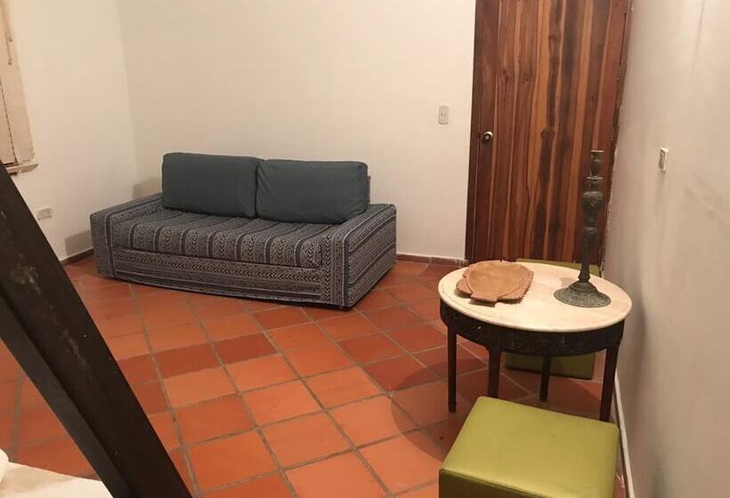 پانسیون Equilibrio